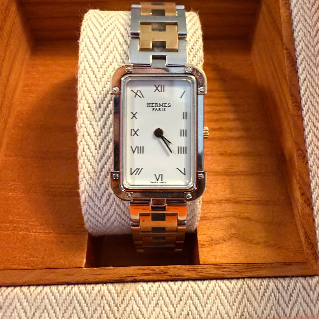 Herms Silver And White Watch With Luxurious Design